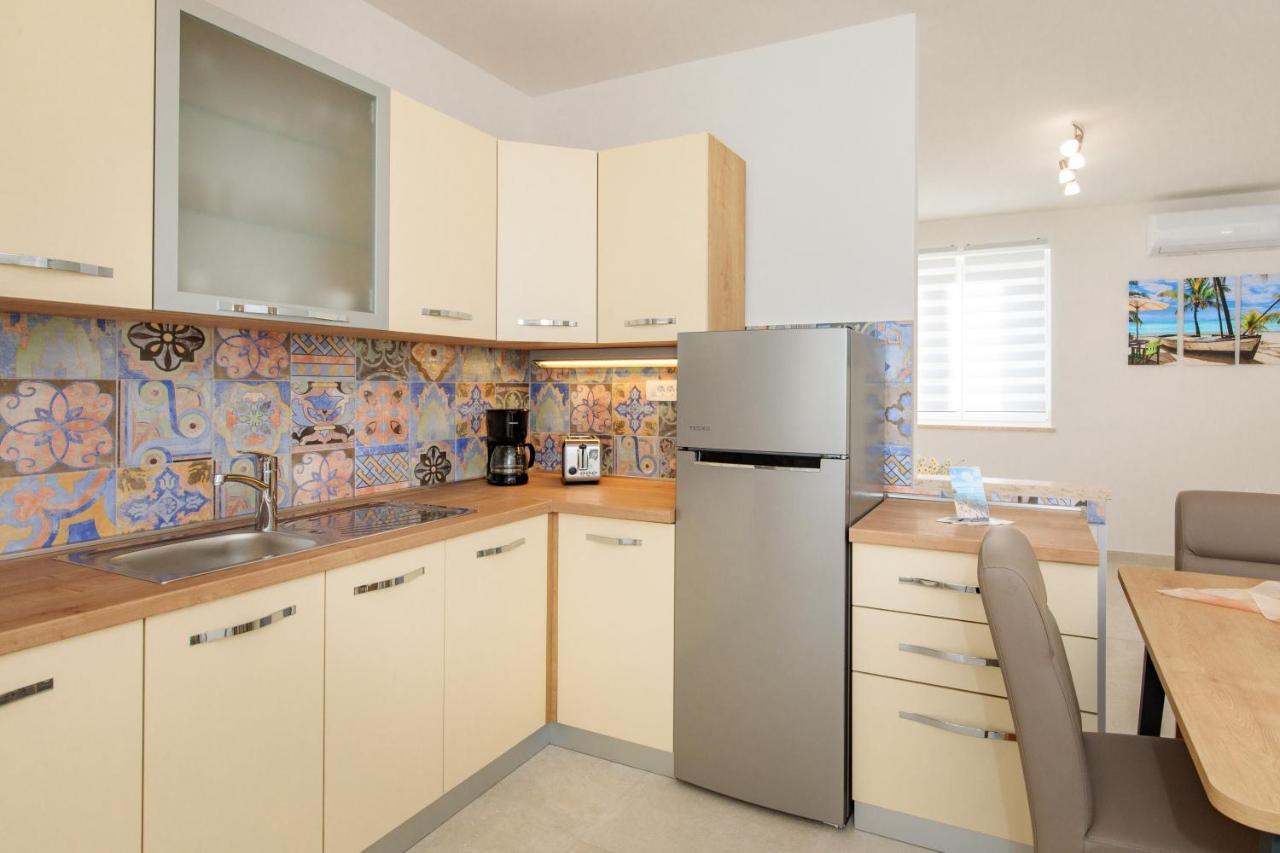 Apartman Ivona Na 1. Katu Malinska Exterior photo
